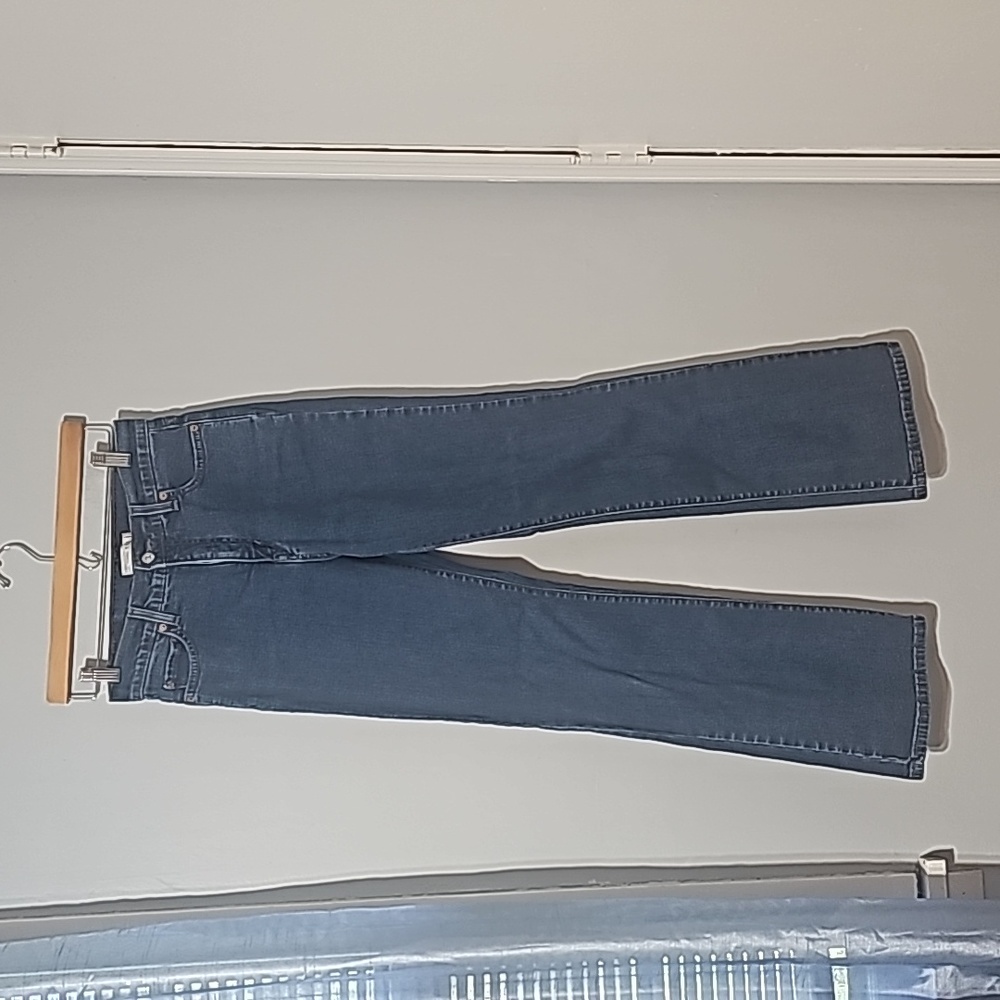 Levis 512 Perfectly Slimming Size 8M Boot Cut